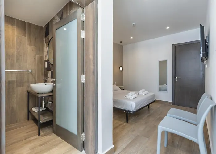 Cozy In The Heart Of Paceville - Olo Living By Sf Homes Πανσιόν Saint Julian's